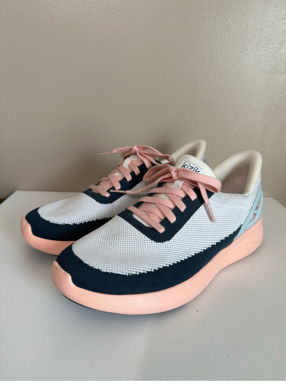 Kizik Athens‎ Bahama Hands Free White-Pink-Navy Sneakers Women’s 11 / Men’s 9.5